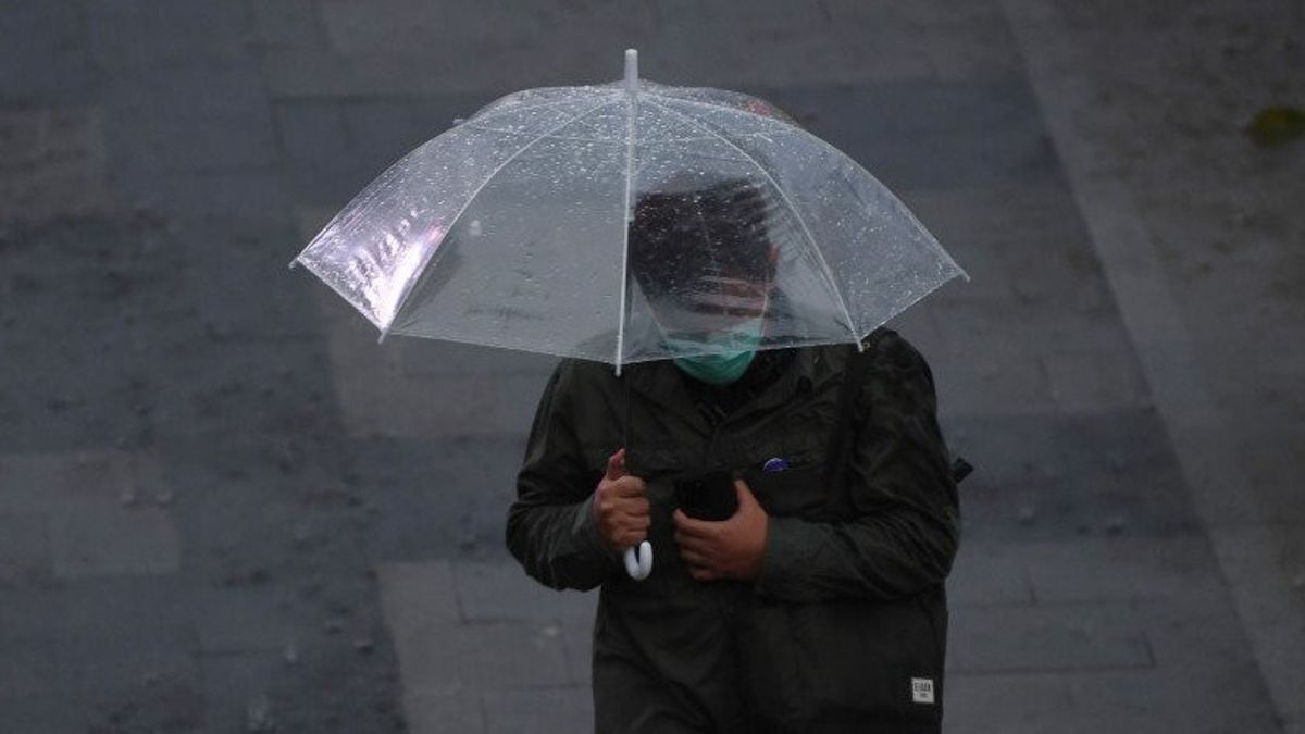 Cuaca Kota Surabaya Hari Ini: Sore hingga Malam Diperkirakan Hujan Berintensitas Sedang