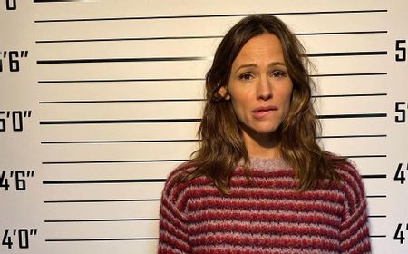 Jennifer Garner Terjebak di Eskalator, Minta Bantuan Deadpool dan Wolverine