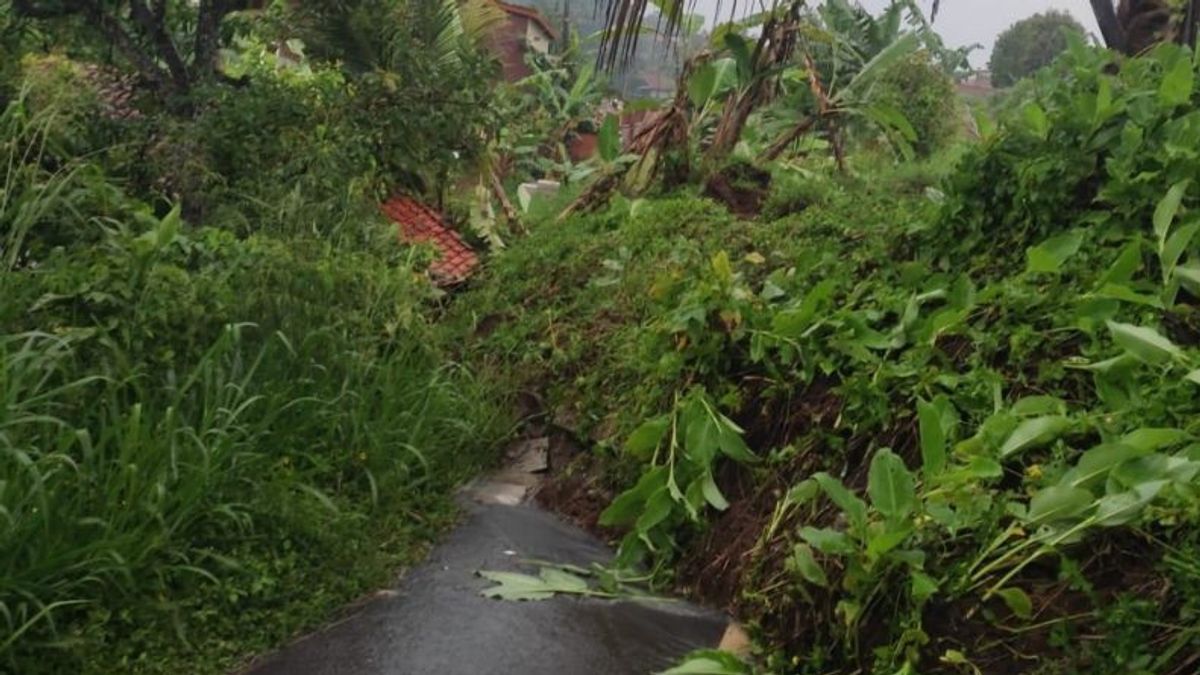 Complete Landslide Closes Jalan Wangunjaya Cianjur, BPBD Will Pasang Tembok Cegah Susulan