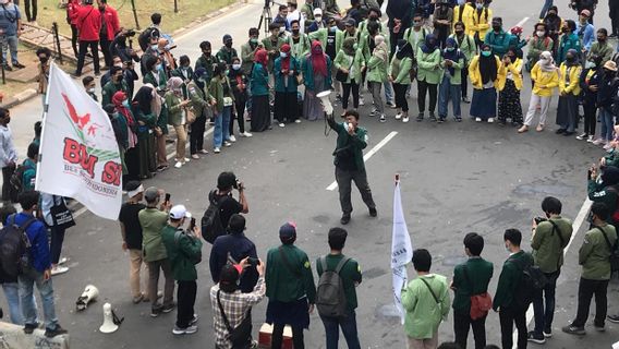 Jelang Sore, BEM SI Masih Tunggu Rekan Mahasiswa Aksi Tolak UU Cipta Kerja