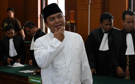 Ditangkap Polisi Soal Dugaan Ujaran Kebencian, Gus Nur Jadi Makmum