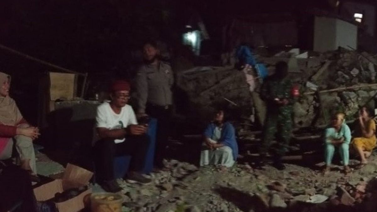 2 Houses In Sukabumi Collapsed After The Earthquake
