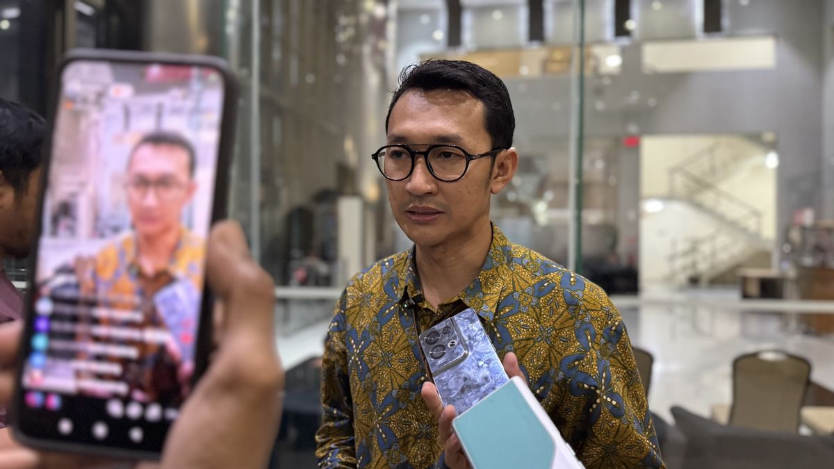 Tulungagung Regent Gatut Sunu Brought to Jakarta This Morning After Being OTT by the KPK