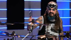 迈克·波特诺伊(Mike Portnoy)与《复仇七倍》一起欣赏录音和巡回演出