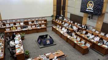 大臣は、P3K候補者のマドラサ教師の運命のために戦うことを約束します