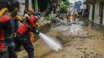 Victimes Des Inondations Dans L’est Des Berges De Jakarta Demander La Normalisation De Ciliwung