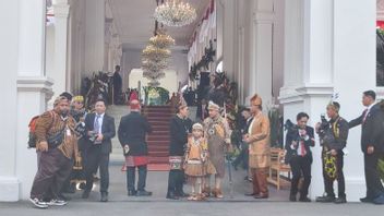 Gibran-Jan Ethes In The Papuan Traditional Dress At The Merdeka Palace