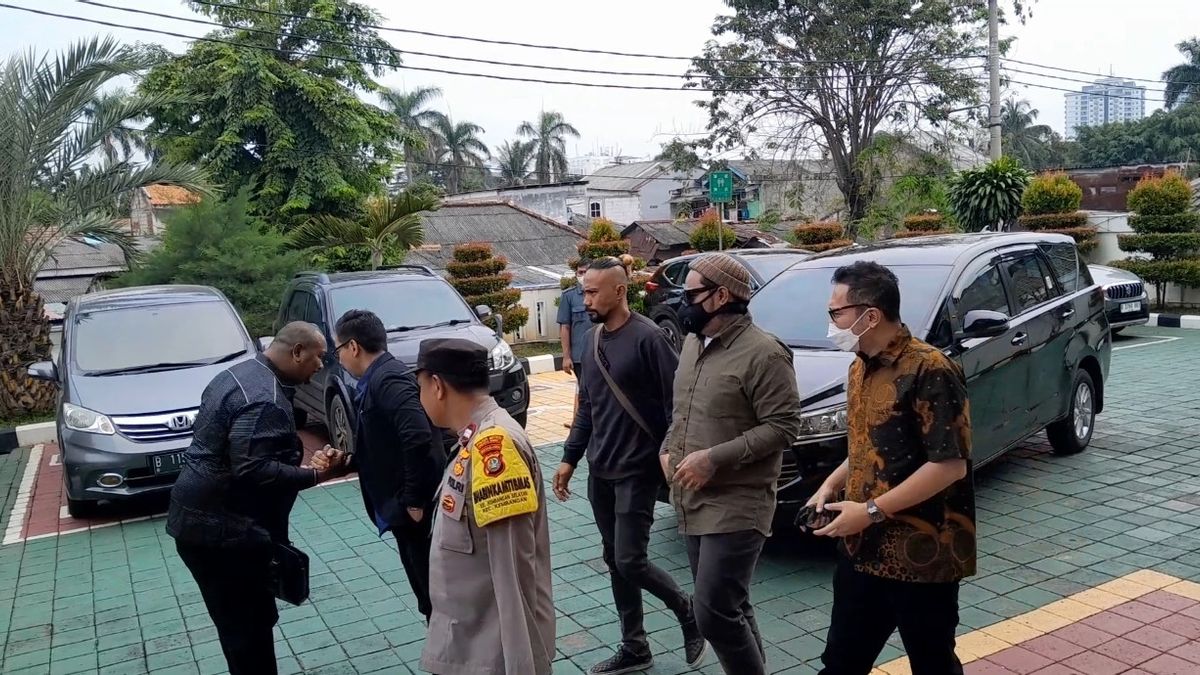Attending The Divorce Session, Virgoun Was Escorted By The Police