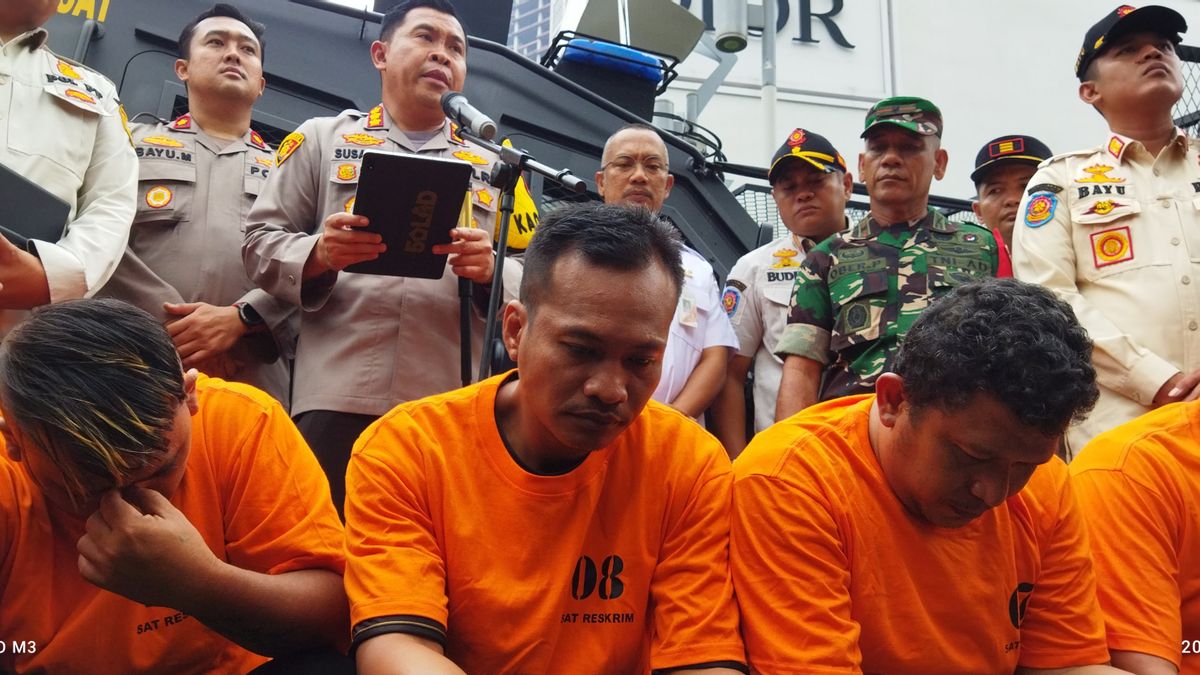 プレーンプラザインドネシア陽性麻薬、覚せい剤、マリファナのSatpol PPメンバー2のギャング