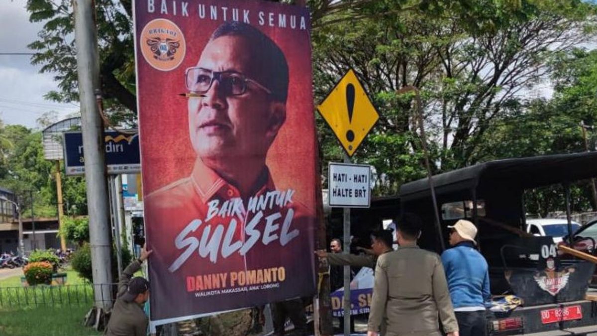 Makassar Satpol PP Remove Unlicensed Reclames, Including Billboards 'Danny Pomanto Good For South Sulawesi'