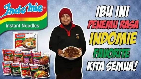 Indomie Nunuk Nuraini Seasoning Mixing To Present Indomie Innovation Rendang-Ayam Geprek