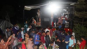 Brimob Polda Banten Dirikan Dapur Lapangan untuk Korban Banjir di Kecamatan Kasemen