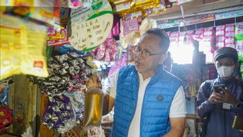 Blusukan ke Pasar Cibinong, Mendag Zulhas: Harga Bahan Pokok Mulai Turun
