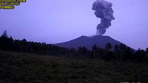 PVMBG Rekam Aktivitas Erupsi 2 Gunung Api di Maluku Utara