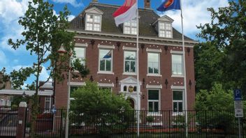 印度尼西亚历史学家向荷兰警方，外交部和海牙大使馆报告，仔细参与了其开发