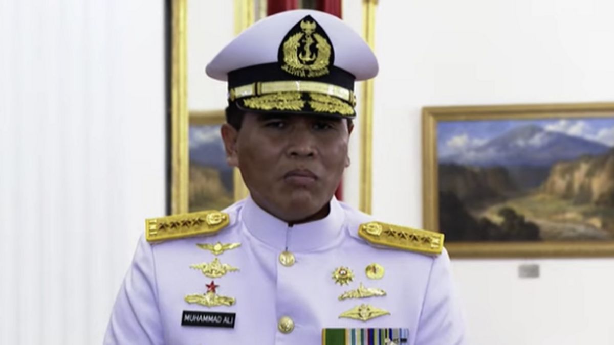 Jokowi Perintahkan KSAL Laksamana Muhammad Ali Setop Kegiatan Ilegal di Laut