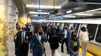 CDC Dinilai Hakim Federal Lampaui Wewenang, Aturan Penggunaan Masker dalam Pesawat dan Kereta di AS Bakal Dicabut