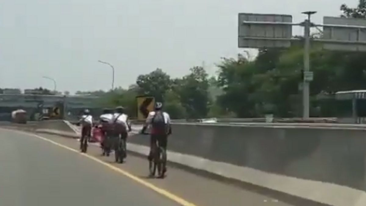 اعترفت مجموعة من راكبي الدراجات الفيروسية للشرطة بأنهم لم يعرفوا الطرق السريعة التي تم عبورها