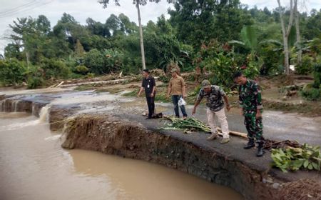 Banjir dan Longsor Terjang Kabupaten Tanggamus, Satu Warga Masih Hilang