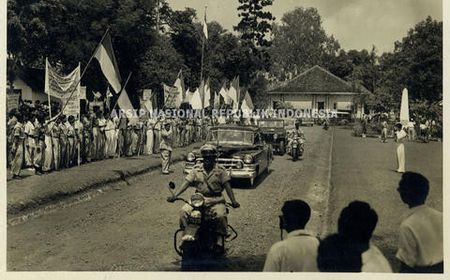 Bung Karno Dapat Hadiah Mobil Sedan dari Dokter Pribadinya, R. Soeharto