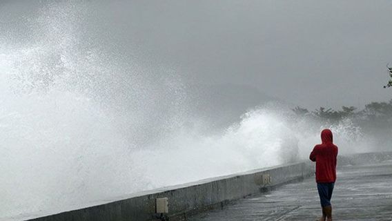 海の波が4メートルまで、多くの水域を脅かすことに注意してください