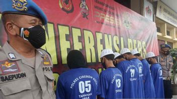 Swing Celurit Challenge Autres Groupes Duel, Les Jeunes à Cirebon Reçoivent Donc Mensuellement 100 Points De Suture