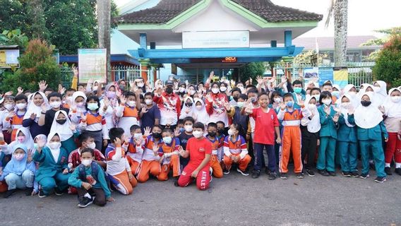 Wapres Sapa dan Bertanya kepada Siswa SD di Pangkalpinang, 