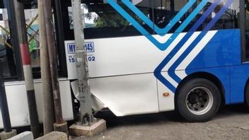 Surprised To Be Overtaken By A Motorbike, TransJakarta Buses In Tangerang Are Covered In Sidewalks Until Their Bodies Are Damaged