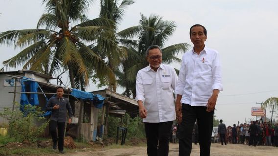 After The Inspection, Jokowi Gives 800 Billion To Repair Damaged Roads In Lampung