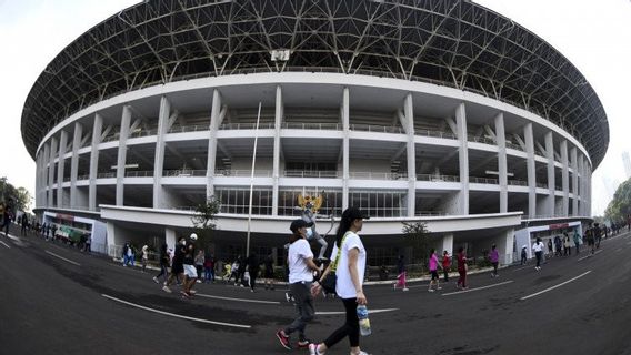    Beredar Video Kepulan Asap di GBK yang Disebut Gas Air Mata, Polisi Membantah