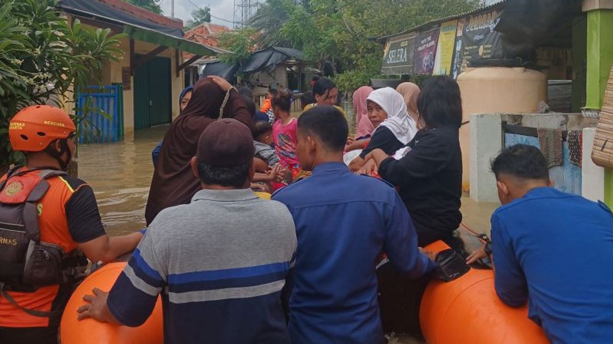 19 RT touchés par les inondations dans la régence de Tangerang, Des dizaines de résidents évacués