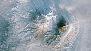 Gunung Berapi Klyuchevskaya Kembali Meletus Semburkan Abu Vulkanik