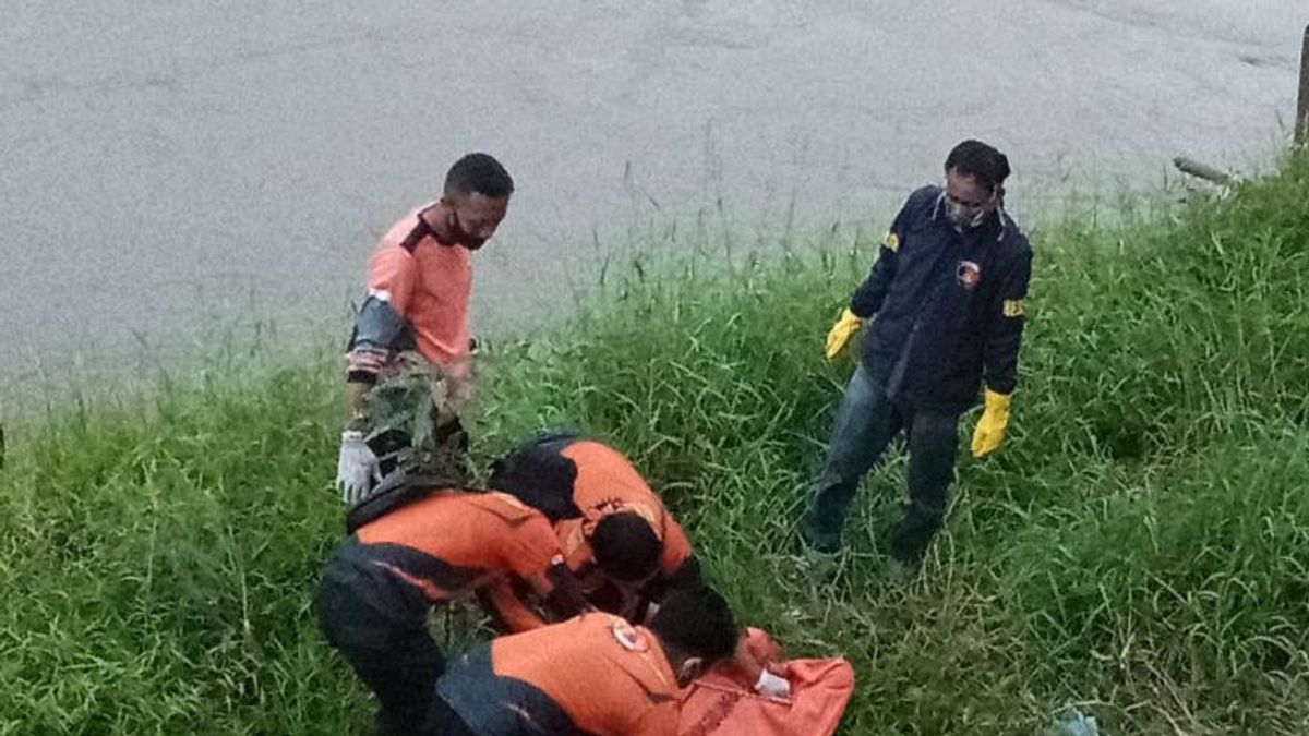 Ditemukan di Sungai Enim, Tim SAR Evakuasi Mayat Tanpa Identitas 