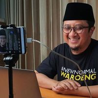 Ustaz Yusuf Mansur Unggah Momen Langka: Jokowi Bersimpuh Depan Ma'ruf, Badan Membungkuk, Tangan Mengatup