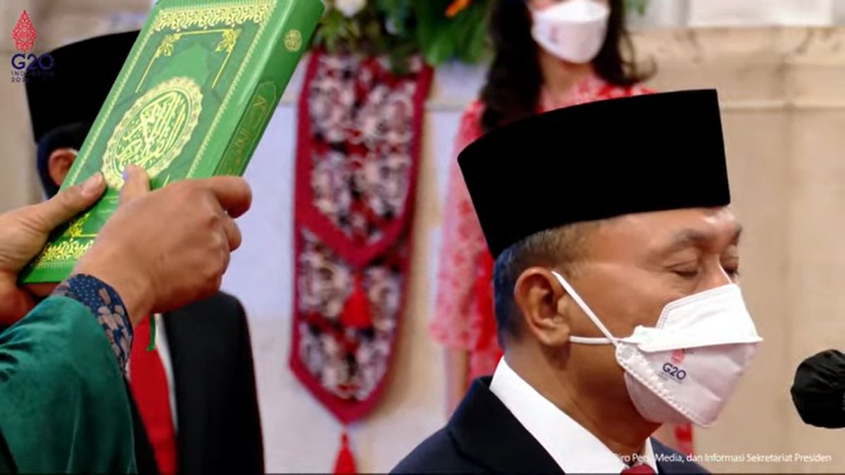 'Demi Allah Saya Bersumpah...' Zulkifli Hasan dan Hadi Tjahjanto Sah Jadi Menteri Kabinet Indonesia Maju