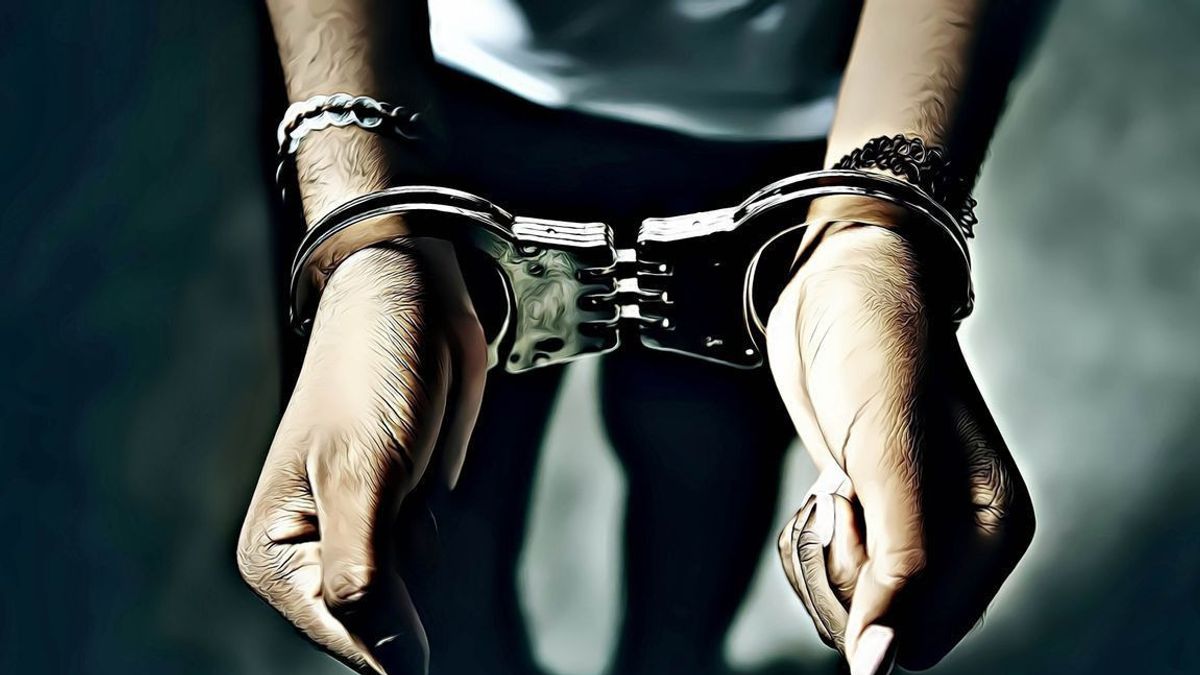 马塔兰警方逮捕登巴萨警方盗窃案的逃犯