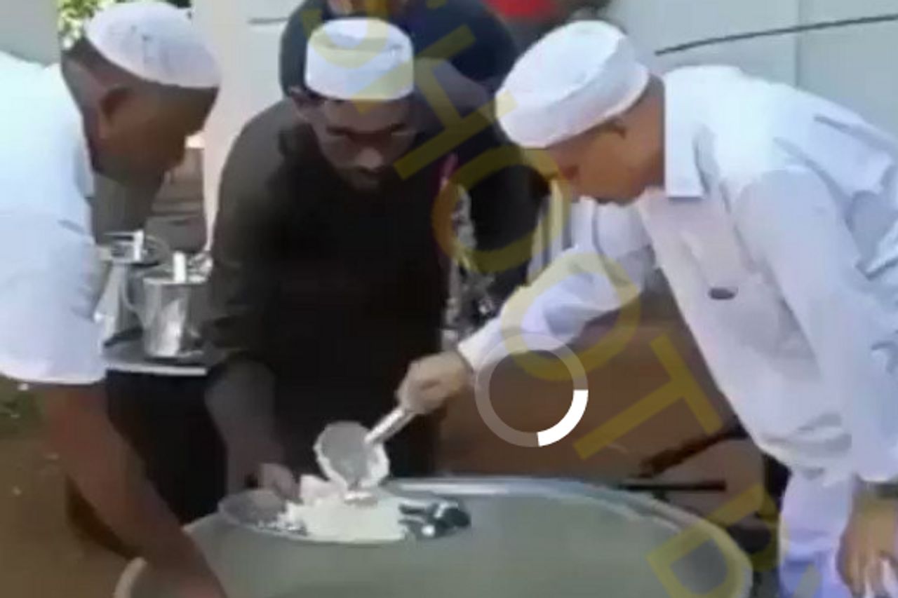Enveloppement De Riz Viral Pour Kadrun 212 Les Participants à La Réunion Ont Craché En Premier Avant D’être Partagés, Vérifions Les Faits!