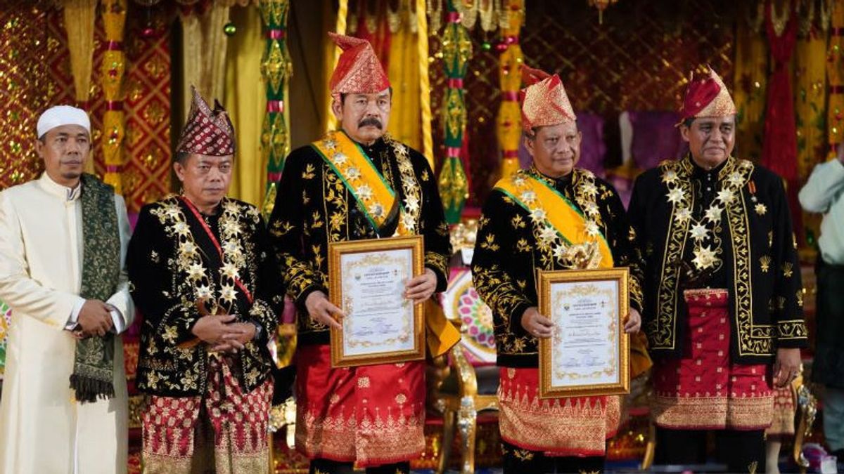The Minister Of Home Affairs And Attorney General Received The Title "Sri Puluko" From The Jambi Malay Indigenous Institute