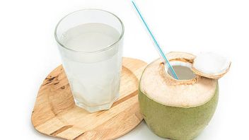 Air Kelapa Disebut Bisa Tingkatkan Kadar Gula Darah, Ini Penjelasan Dokter