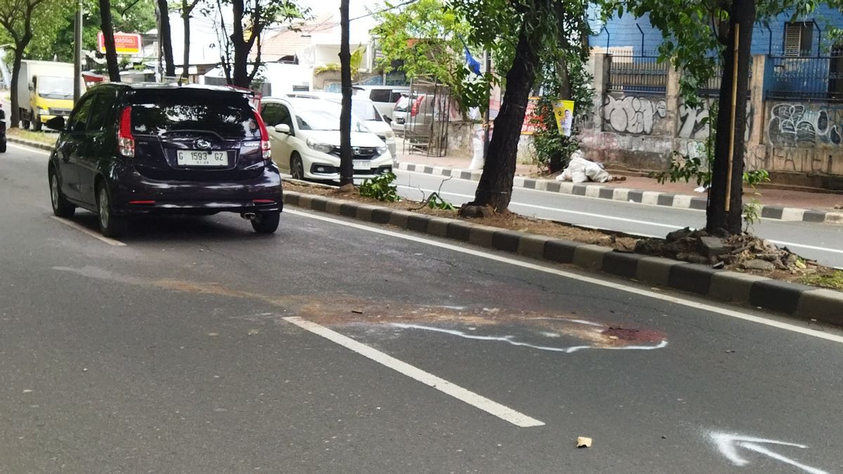 Hit By A Truck On Jalan Basuki Rahmat: A Light Damaged Motorbike, The Owner Dies On The Spot