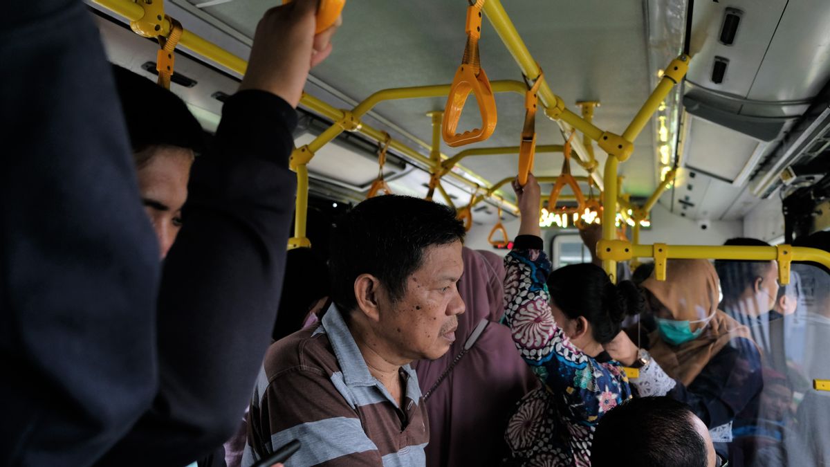 TransJakarta Travel Awareness Us多くの人々は、COVID-19によって社会化されていません