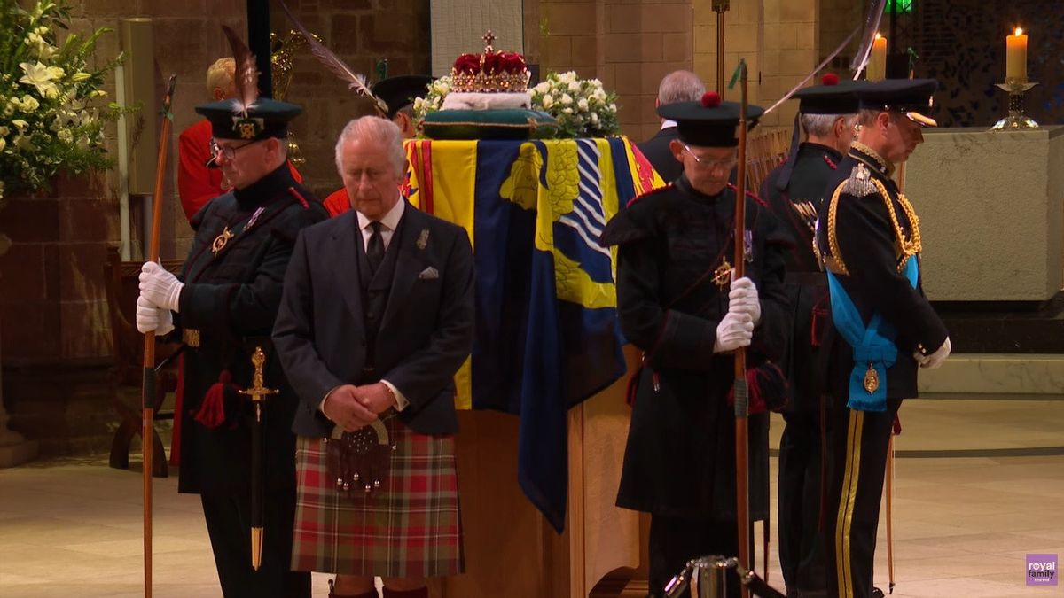 After Being Buried in St.  Giles Cathedral, Edinburgh, Queen Elizabeth II's Coffin Flown to London Today
