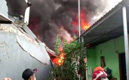 Gudang Plastik Toko Al Fathir di Maros Kembali Terbakar