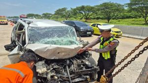 2 Orang Tewas Kecelakaan Xpander Tabrak Bus 27 Trans di Tol Batang-Semarang