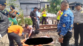 Un homme tué par un train alors qu’il s’est occupé par des coups de pied dans l’état de Jatinegara Jaktim