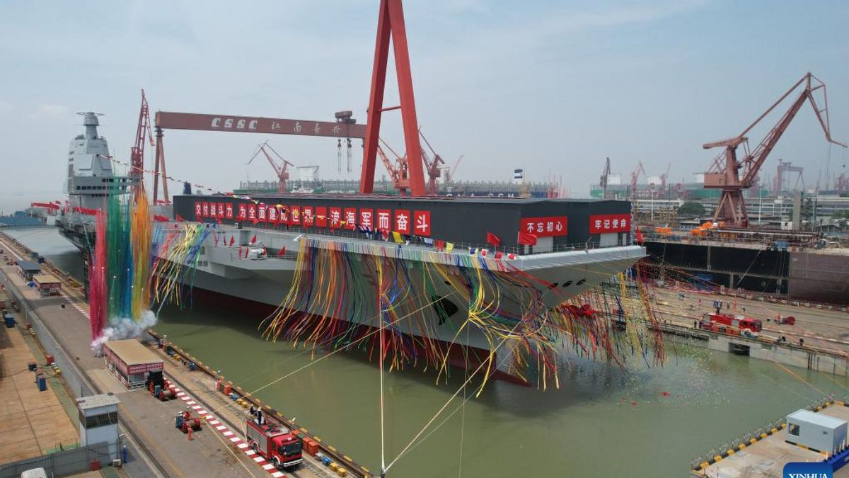 中国新型航母CNS福建今年将进行海试，使用美国等电磁弹射器 