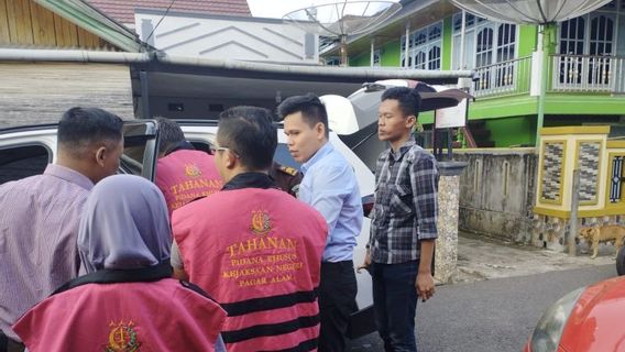 Le requérant a reçu la remise de l’étape II de 3 suspects de corruption de la libération de SHM Forêtlindung à Pagaralam Sumsel