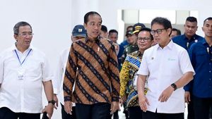 Le président Jokowi visite à son ancien école de la fonction publique