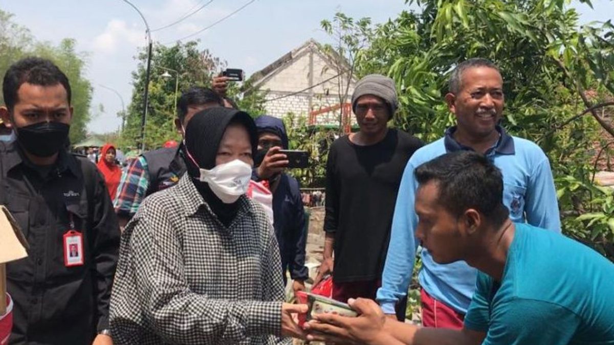 Having No Mat To Sleep, Victims Of Bajir Gresik Ask For Mattresses From Social Minister Risma