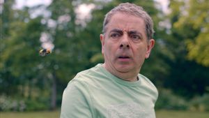 Trailer Man Vs Bee, Rowan Atkinson Dipidana Gegara Seekor Lebah 